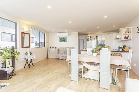 Photo of property in Mon Desir Apartments, 5/175g Hurstmere Road, Takapuna, Auckland, 0622