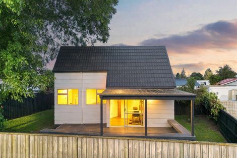 Photo of property in 19 Morrow Avenue, St Andrews, Hamilton, 3200