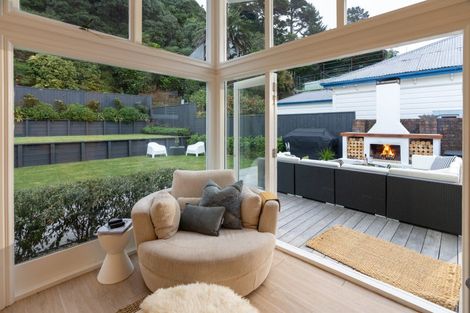 Photo of property in 81 Marine Parade, Seatoun, Wellington, 6022