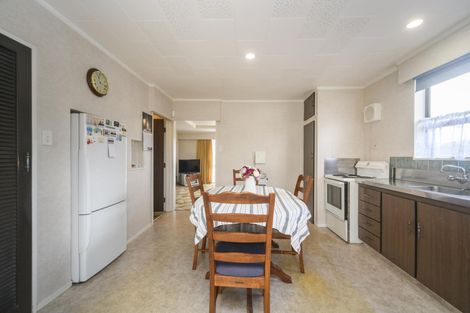 Photo of property in 27 Galway Avenue, Hokowhitu, Palmerston North, 4410