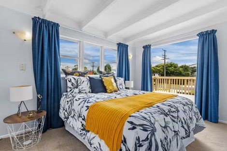 Photo of property in 11 Craigbank Avenue, New Lynn, Auckland, 0600