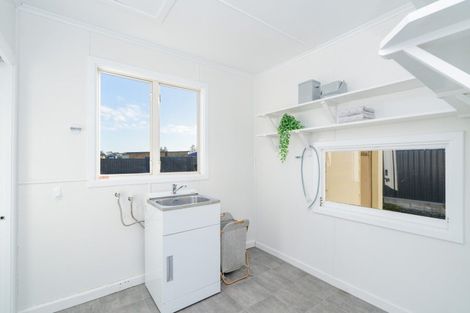 Photo of property in 24 Park Street, Winton, 9720