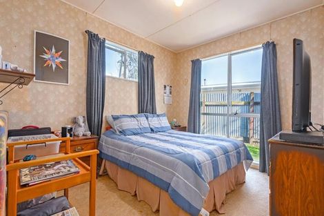 Photo of property in 38 Acacia Street, Kelvin Grove, Palmerston North, 4414