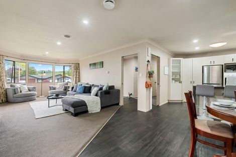 Photo of property in 6 Caulfield Place, Pukehangi, Rotorua, 3015
