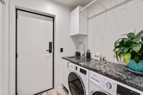 Photo of property in 52 Stratford Drive, Mount Pisa, Cromwell, 9383