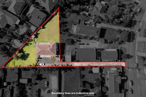 Photo of property in 2 Wakeling Avenue, Te Atatu South, Auckland, 0610