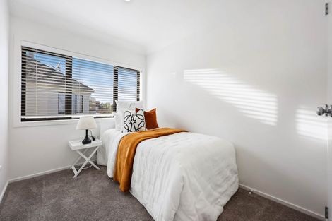 Photo of property in 2/30 Eastern Beach Road, Eastern Beach, Auckland, 2012