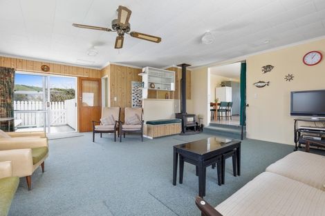 Photo of property in 16 Tamarisk Drive, Riversdale Beach, Masterton, 5872