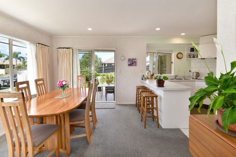 Photo of property in 188 Lakeside Drive, Orewa, 0931