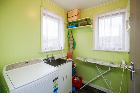 Photo of property in 9 Bristol Crescent, Roslyn, Palmerston North, 4414