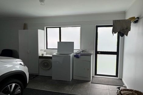 Photo of property in 3/77 Konini Road, Titirangi, Auckland, 0604