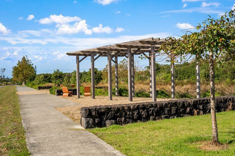 Photo of property in 65 Sandpiper Avenue, Point Wells, 0986