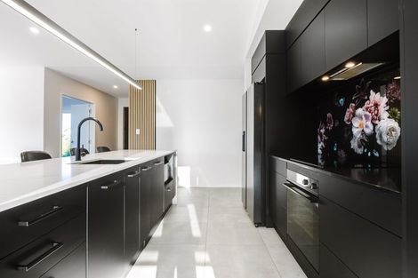 Photo of property in 5 Laguna Place, Matakatia, Whangaparaoa, 0930