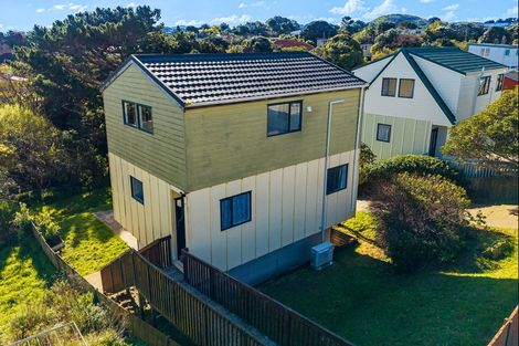 Photo of property in 8 Morere Street, Titahi Bay, Porirua, 5022