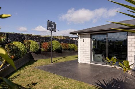 Photo of property in 1 Anglers Way, Omokoroa, 3114