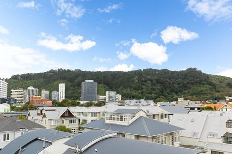 Photo of property in Endeavour Apartments, 8/125 Thorndon Quay, Pipitea, Wellington, 6011