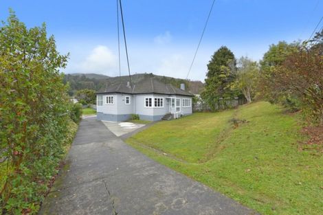 Photo of property in 4 Kopara Grove, Stokes Valley, Lower Hutt, 5019