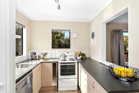 Photo of property in 28a Cheltenham Terrace, Newlands, Wellington, 6037