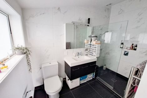 Photo of property in 1/308 Beach Road, Campbells Bay, Auckland, 0630