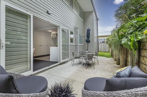 Photo of property in 8/74 Derwent Street, Island Bay, Wellington, 6023