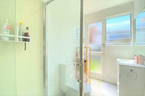 Photo of property in 1/29 Rangitoto Terrace, Milford, Auckland, 0620