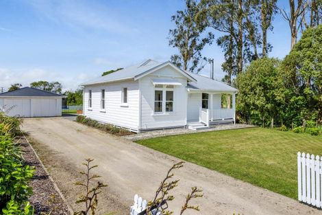 Photo of property in 13 Standish Street, Midhirst, Stratford, 4394