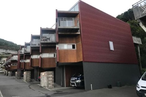 Photo of property in 17/2 Onslow Road, Khandallah, Wellington, 6035