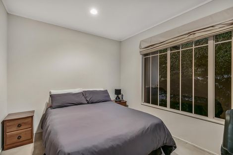 Photo of property in 1/49 Ribbonwood Crescent, Goodwood Heights, Auckland, 2105