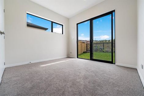 Photo of property in 40 Whakairo Crescent, Gulf Harbour, Whangaparaoa, 0930
