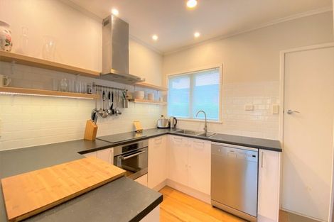 Photo of property in 2/14 Shakespeare Road, Milford, Auckland, 0620