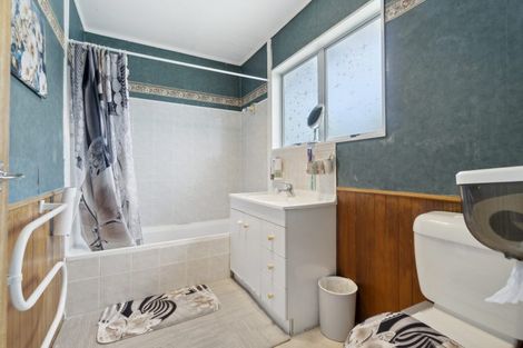 Photo of property in 2/4 Slim Place, Clendon Park, Auckland, 2103