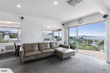 Photo of property in 3/1a Castor Bay Road, Castor Bay, Auckland, 0620