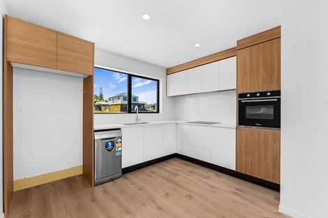 Photo of property in 36 Taipahitini Road, Rosehill, 2113