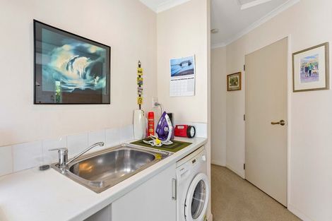 Photo of property in 16 Iti Grove, Waikanae, 5036