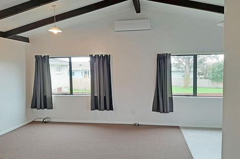 Photo of property in 2/215a Swanson Road, Henderson, Auckland, 0610