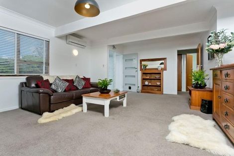 Photo of property in 1/4 Lynn Road, Bayview, Auckland, 0629