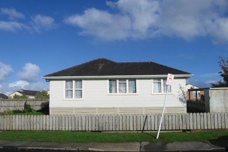 Photo of property in 36 Middlemore Crescent, Papatoetoe, Auckland, 2025