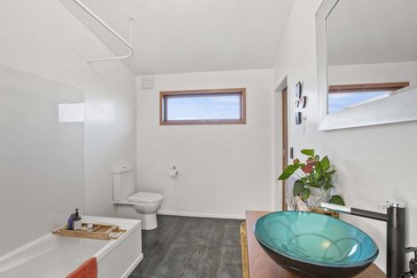 Photo of property in 62 Anglers Avenue, Warea, New Plymouth, 4381