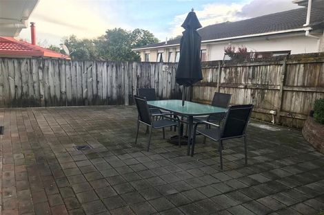 Photo of property in 2/11 Parramatta Place, Botany Downs, Auckland, 2010