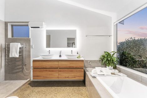 Photo of property in 4 Hillford Place, Welcome Bay, Tauranga, 3175