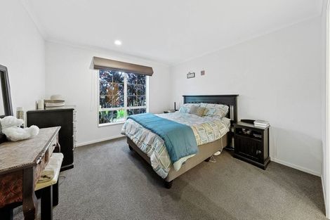 Photo of property in 19 Trovare Place, Golflands, Auckland, 2013