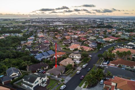 Photo of property in 1/49 Ribbonwood Crescent, Goodwood Heights, Auckland, 2105