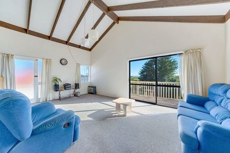 Photo of property in 26 Kopara Place, Clendon Park, Auckland, 2103