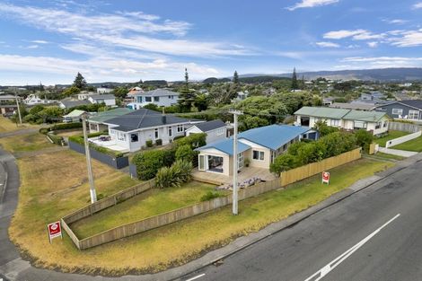 Photo of property in 2 Karaka Street, Otaki Beach, Otaki, 5512