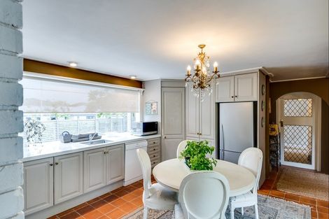 Photo of property in 98 Te Mata Road, Havelock North, 4130