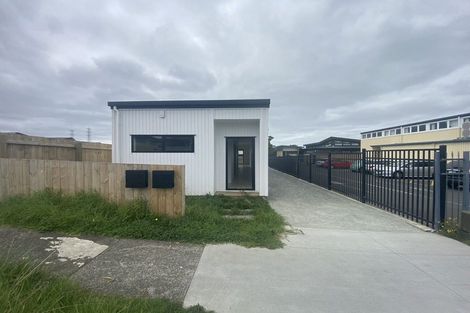 Photo of property in 63 Flanshaw Road, Te Atatu South, Auckland, 0610