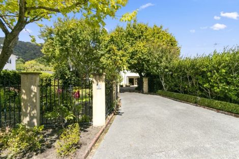 Photo of property in 25 Cheviot Road, Lowry Bay, Lower Hutt, 5013