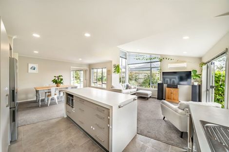 Photo of property in 31 Te Puia Drive, Aotea, Porirua, 5024