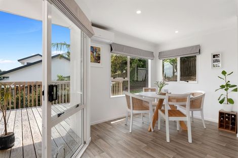 Photo of property in 2/11 Mercury Lane, Windsor Park, Auckland, 0632