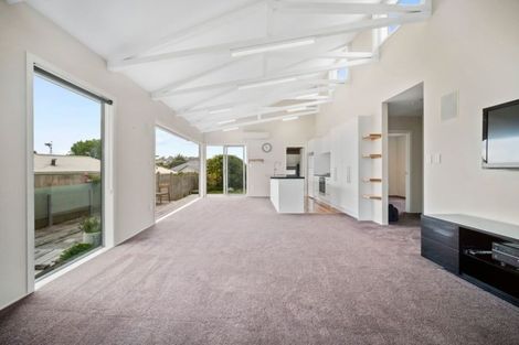 Photo of property in 208 Beach Haven Road, Beach Haven, Auckland, 0626